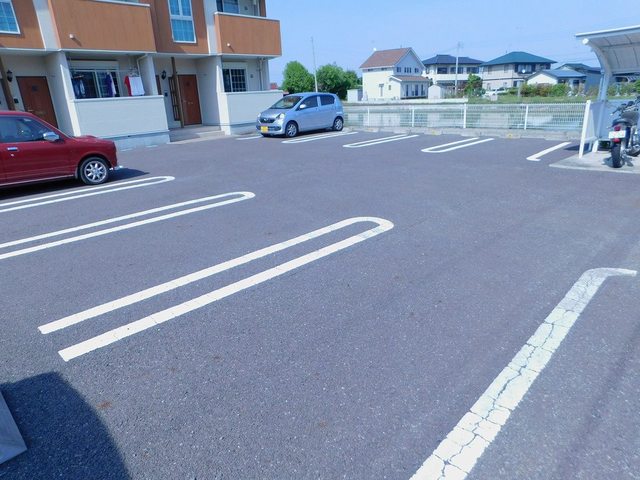 13/19 駐車場