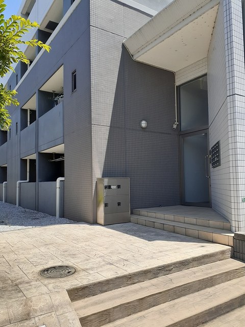 14/18 エントランス