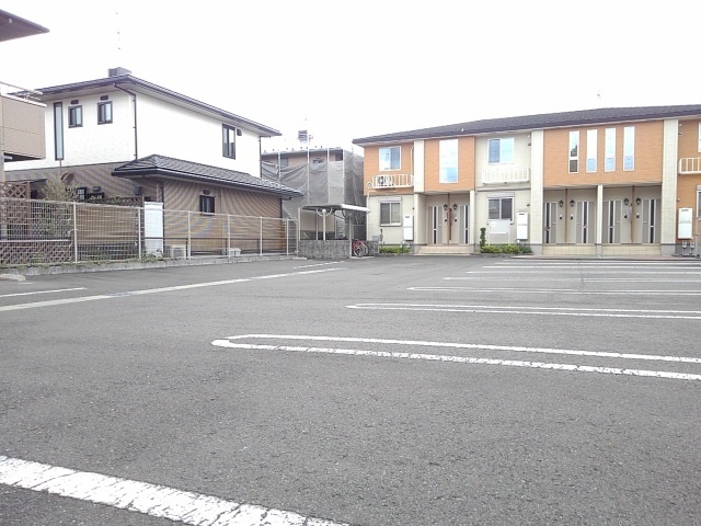 13/19 駐車場