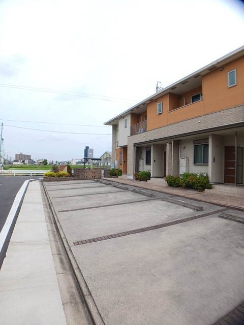 14/23 駐車場