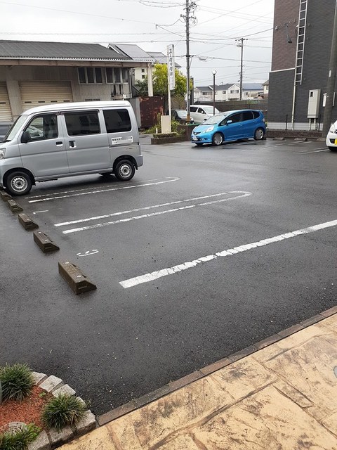 23/30 駐車場
