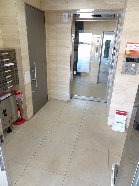 14/20 エントランス