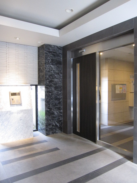 14/20 エントランス