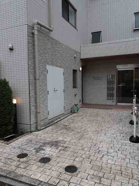 25/30 エントランス