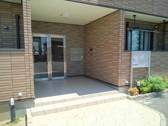 13/22 エントランス