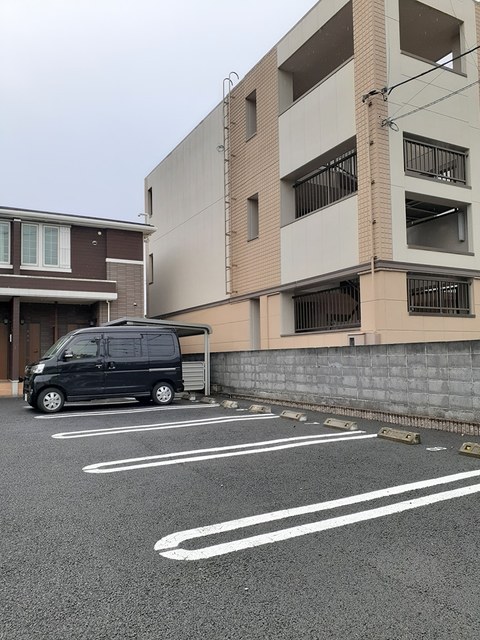 14/14 駐車場