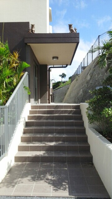 18/24 エントランス