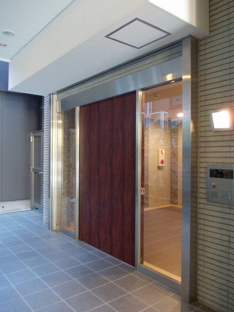 14/20 エントランス