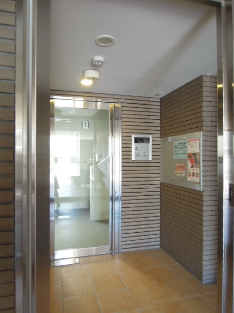 14/20 エントランス