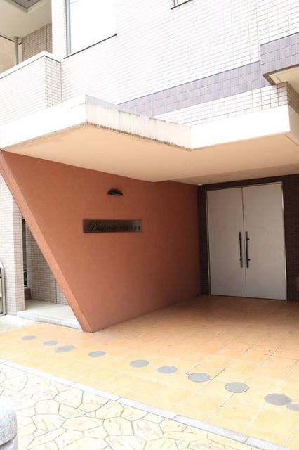 21/30 エントランス