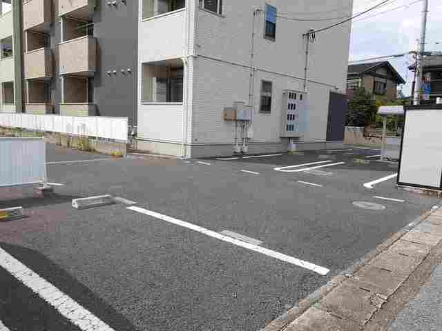 14/22 駐車場