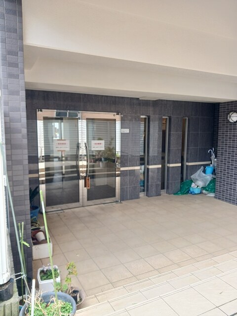 13/19 エントランス