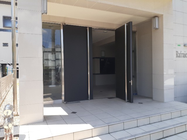 14/23 エントランス