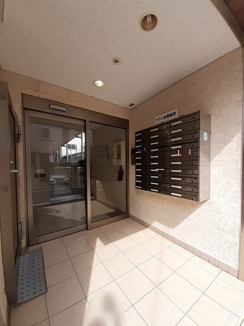 27/30 エントランス