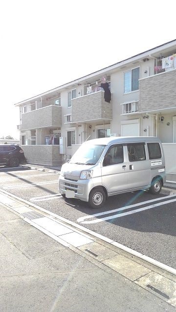 28/30 駐車場