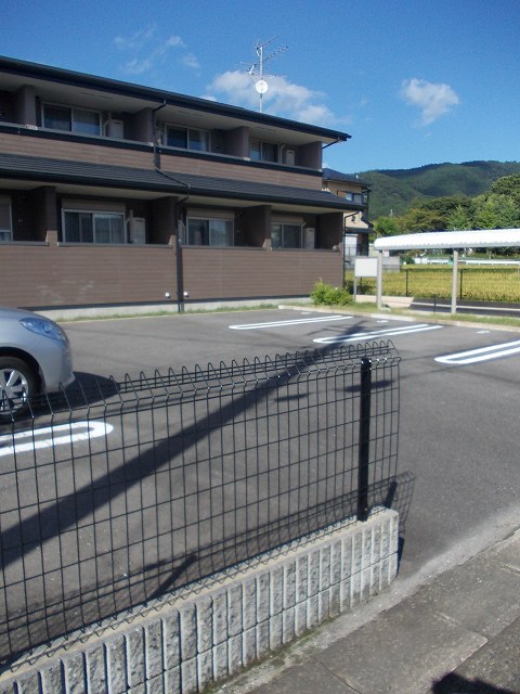 13/19 駐車場