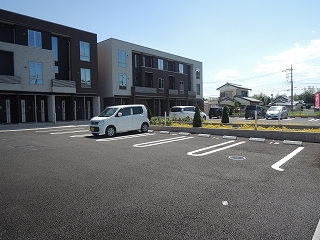 28/30 駐車場