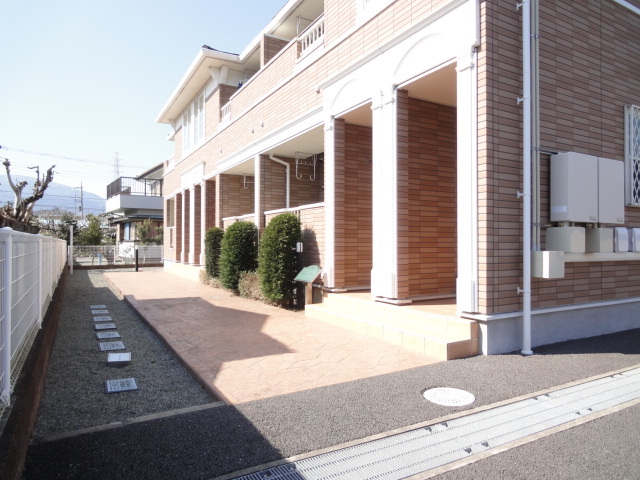 18/27 エントランス