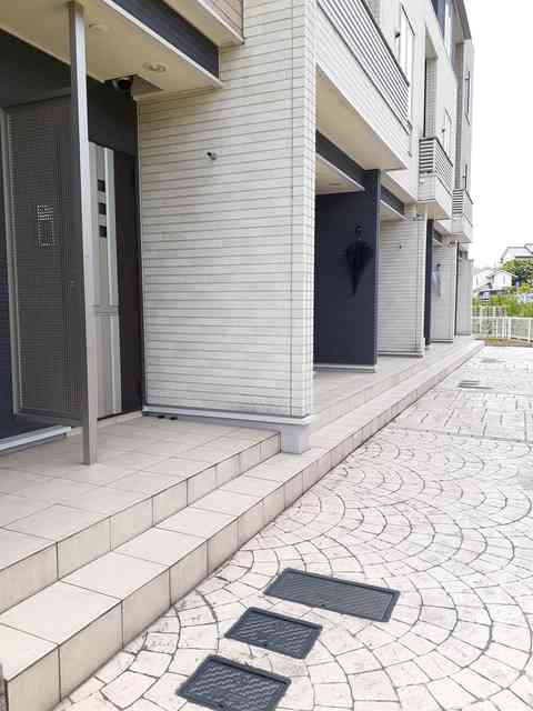 19/26 エントランス