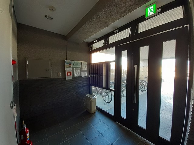 14/20 エントランス