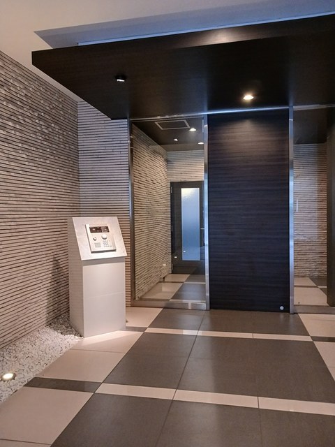 14/20 エントランス