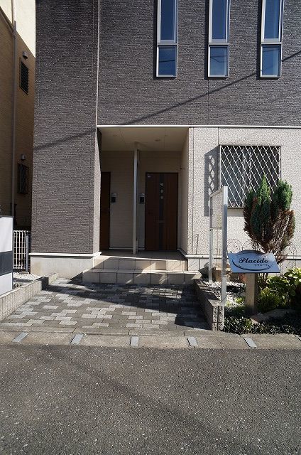 14/20 エントランス