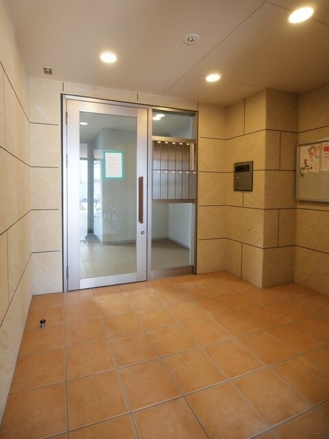 14/16 エントランス