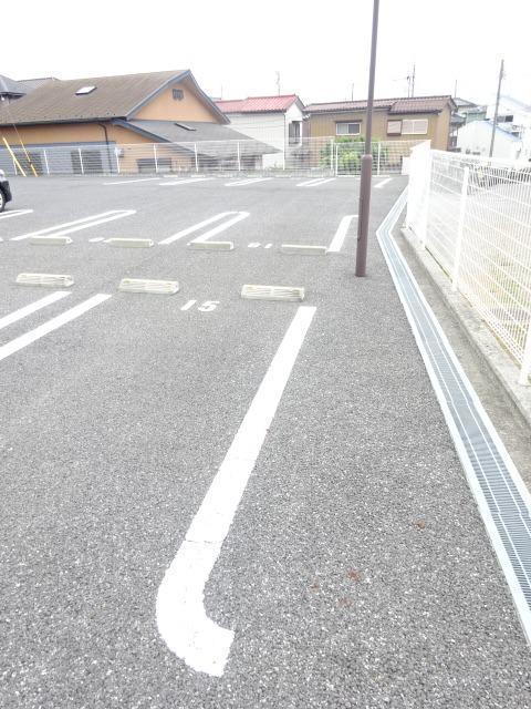 13/23 駐車場