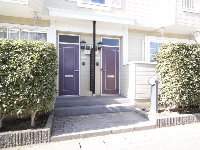 16/23 エントランス