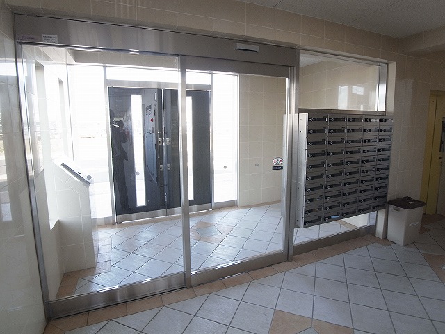 13/19 エントランス