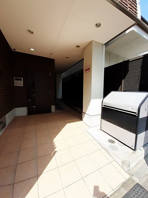 13/19 エントランス