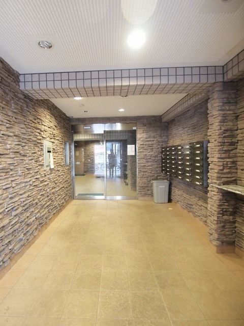 14/20 エントランス