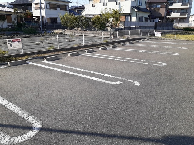 13/19 駐車場