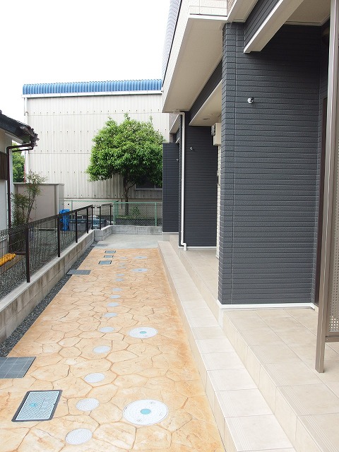 13/22 エントランス