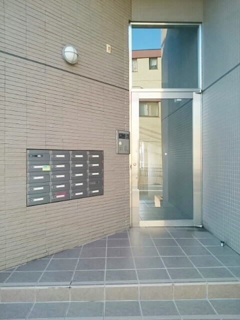 14/20 エントランス