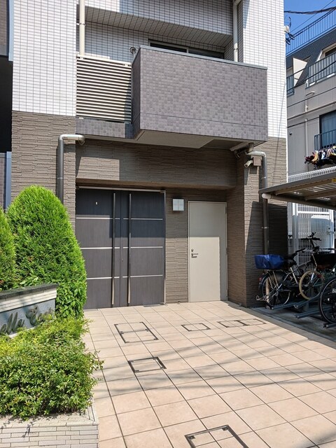 14/20 エントランス
