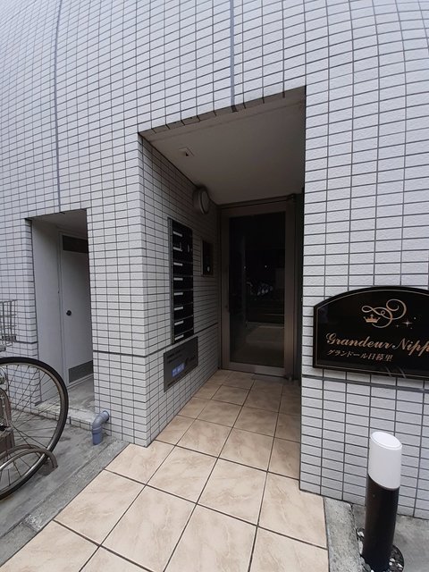 14/20 エントランス