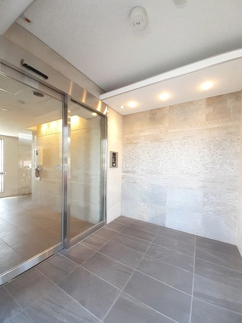 14/20 エントランス