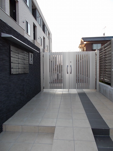 14/20 エントランス