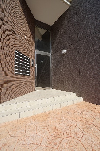 13/22 エントランス