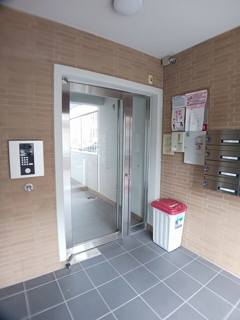 14/20 エントランス