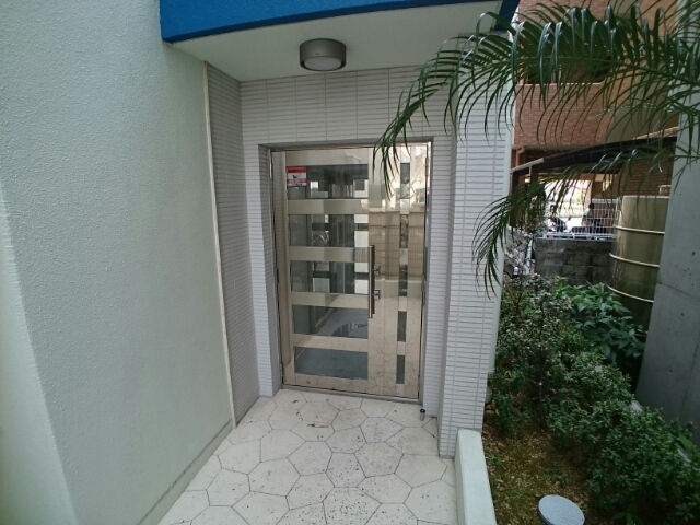 14/20 エントランス