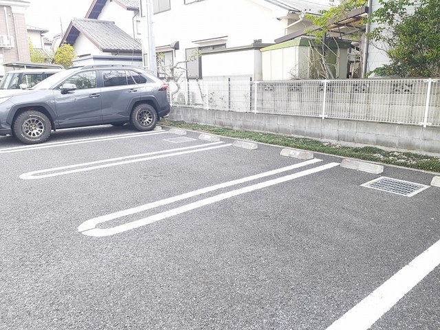 28/30 駐車場