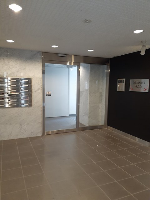 14/20 エントランス