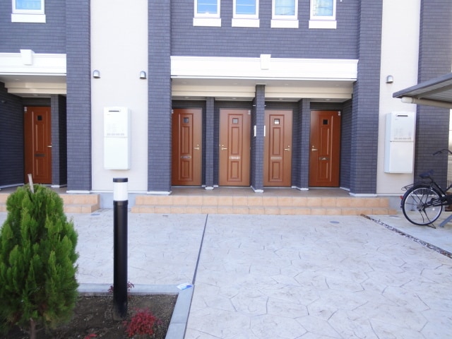 16/23 エントランス