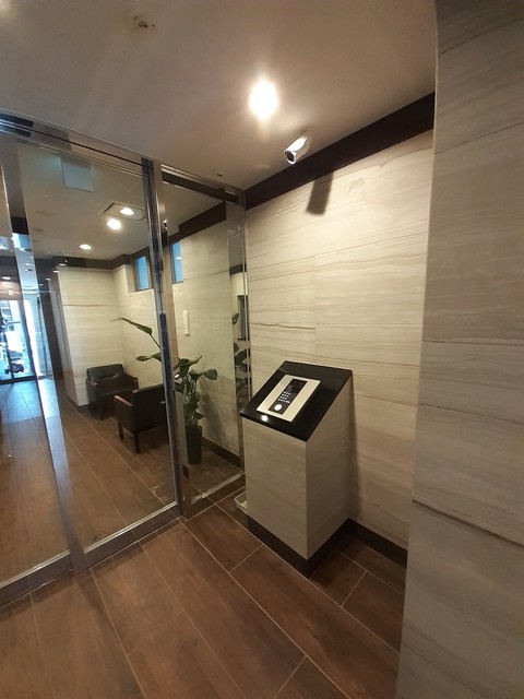 14/20 エントランス