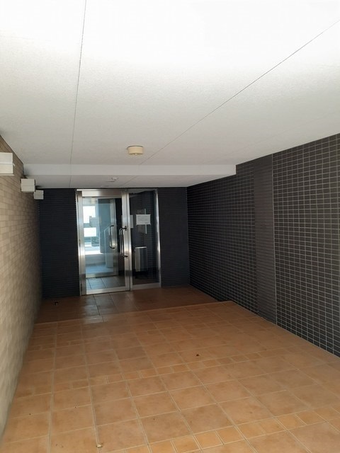 14/20 エントランス