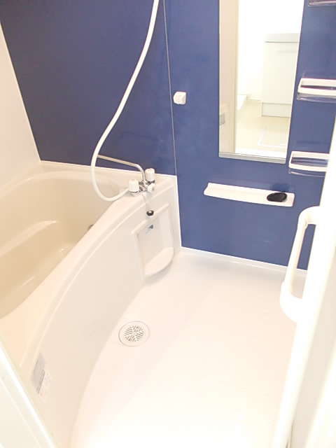 13/30 浴室