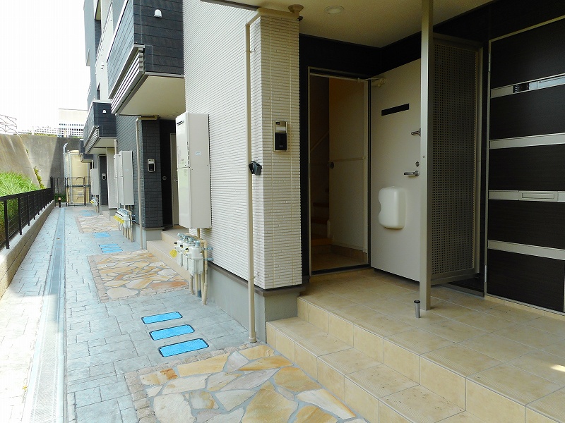 13/15 エントランス