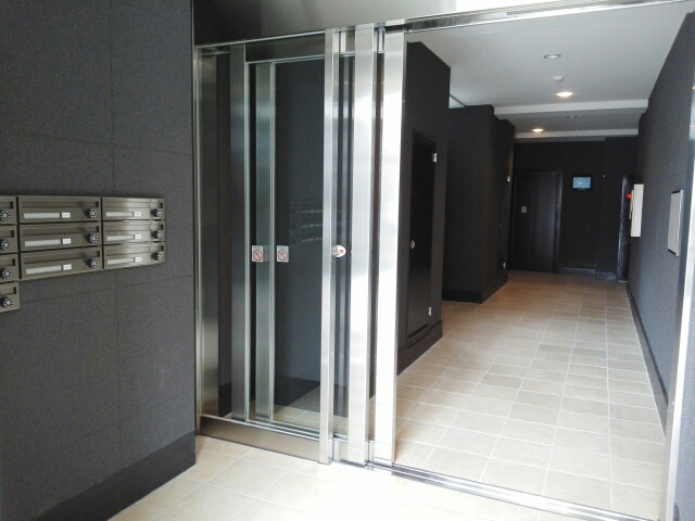 14/20 エントランス